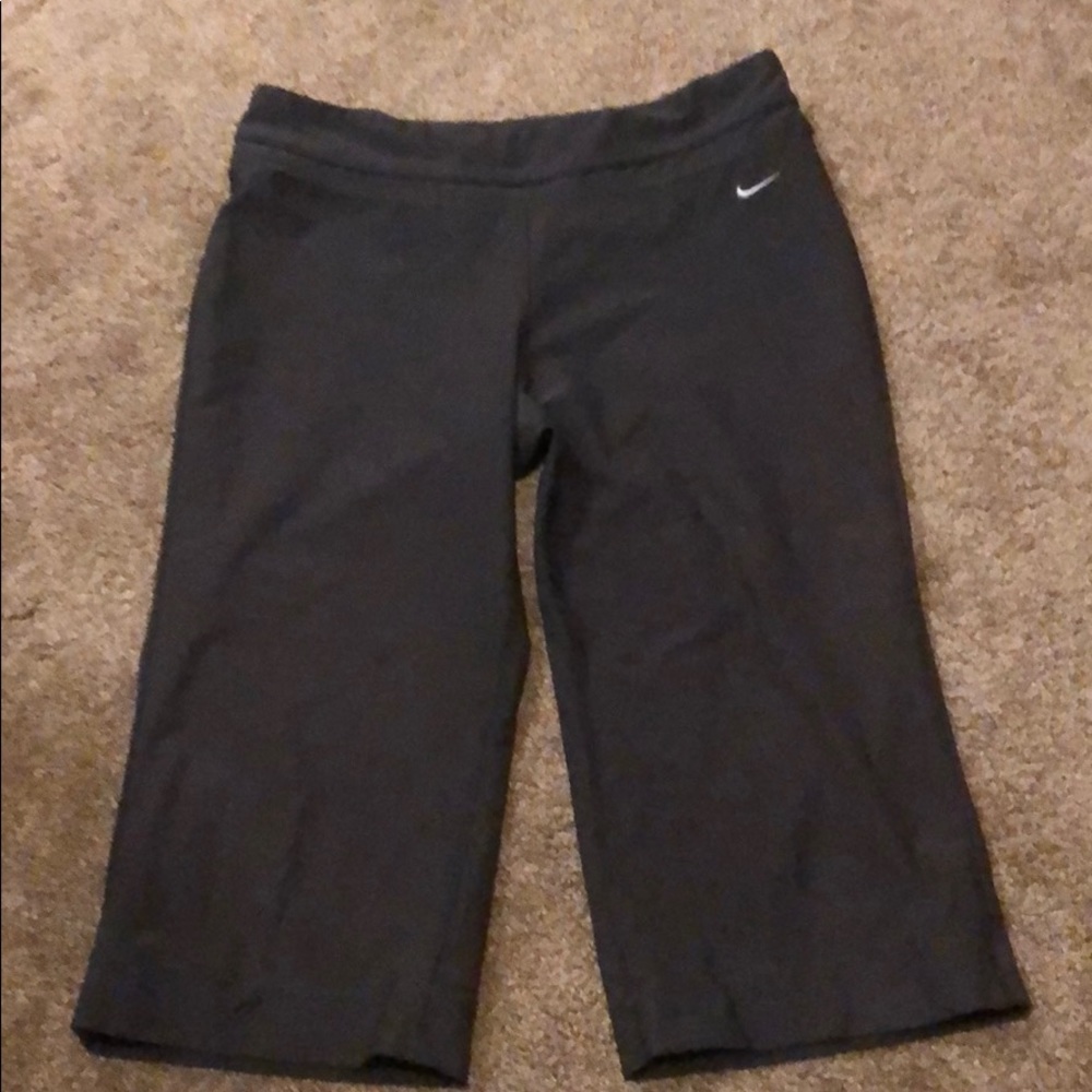 Women’s Nike Knee-Length Leggings